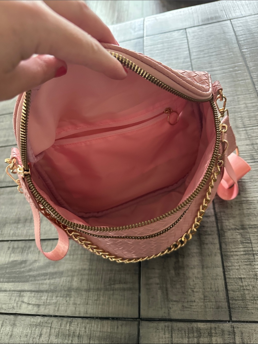 Pink Woven Crossbody Belt Bag with Gold Chain Real EMMAFY Viral Bag - Picture 3 of 4